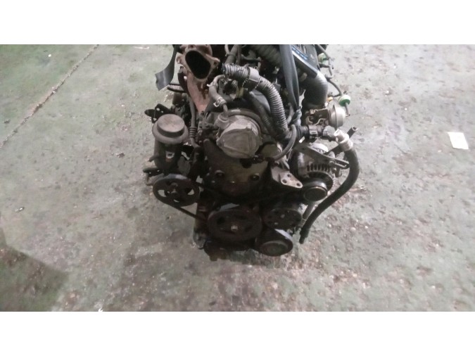 MOTOR CON ACCESORIOS Y CAJA DE CAMBIOS TOYOTA YARIS 2002