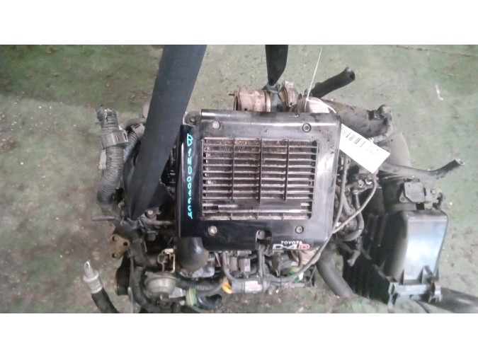MOTOR CON ACCESORIOS Y CAJA DE CAMBIOS TOYOTA YARIS 2002