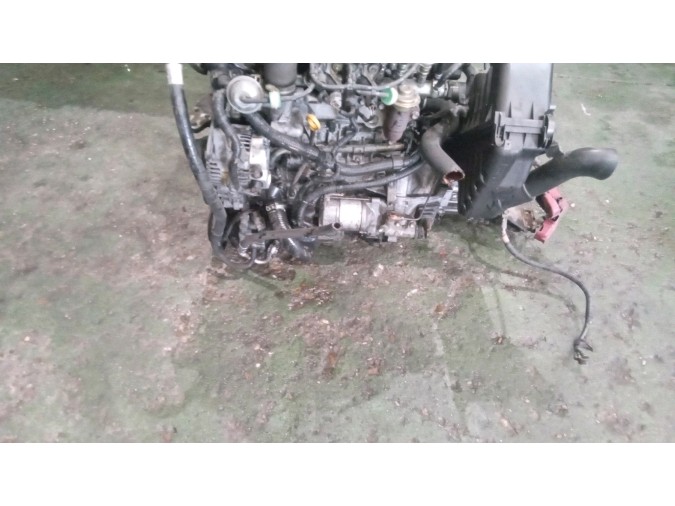 MOTOR CON ACCESORIOS Y CAJA DE CAMBIOS TOYOTA YARIS 2002