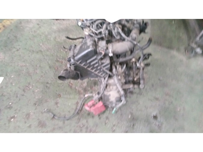 MOTOR CON ACCESORIOS Y CAJA DE CAMBIOS TOYOTA YARIS 2002