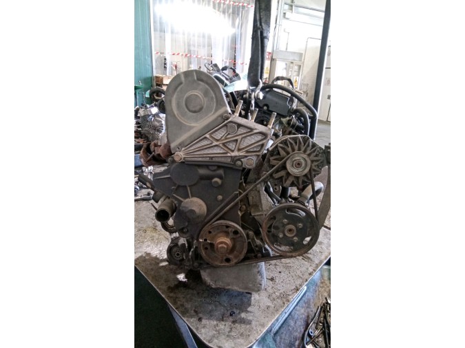 MOTOR CON ACCESORIOS Y CAJA DE CAMBIOS PEUGEOT 405 1989