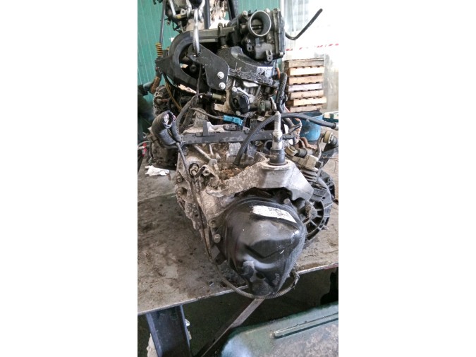 MOTOR CON ACCESORIOS Y CAJA DE CAMBIOS RENAULT CLIO 2005