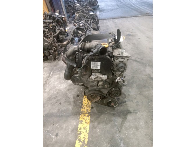 MOTOR CON ACCESORIOS Y CAJA DE CAMBIOS CHRYSLER VOYAGER I