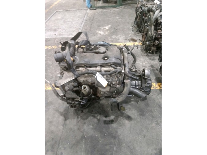 MOTOR CON ACCESORIOS Y CAJA DE CAMBIOS CHRYSLER VOYAGER I