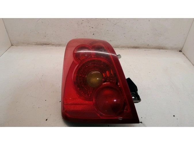 PILOTO TRASERO IZQUIERDO NISSAN PRIMERA 2003