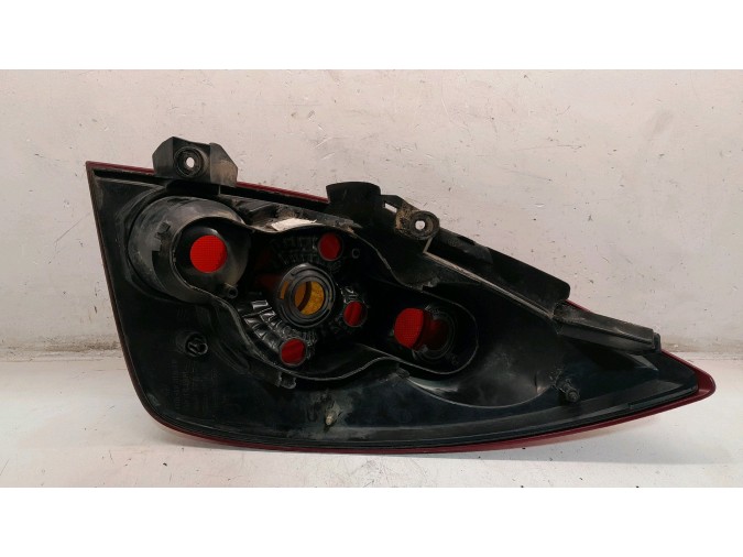PILOTO TRASERO IZQUIERDO NISSAN PRIMERA 2003
