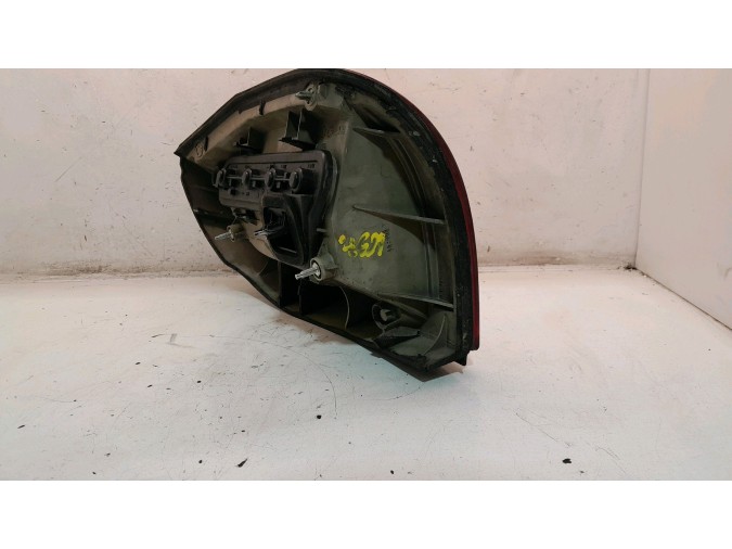 PILOTO TRASERO IZQUIERDO OPEL ZAFIRA 2001