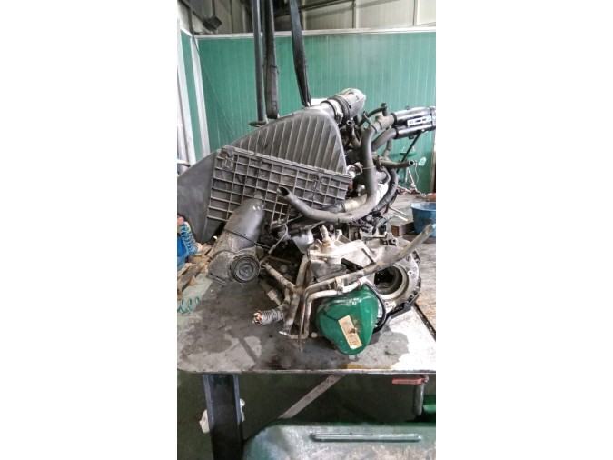MOTOR CON ACCESORIOS SIN CAJA DE CAMBIOS RENAULT LAGUNA 1995
