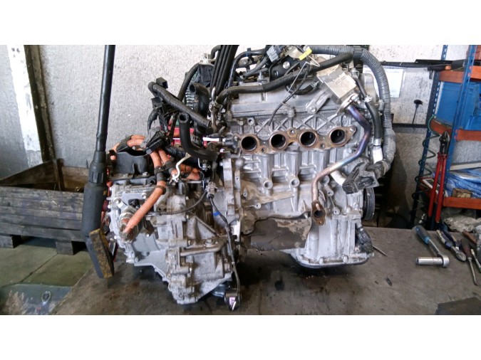 MOTOR CON ACCESORIOS Y CAJA DE CAMBIOS TOYOTA YARIS