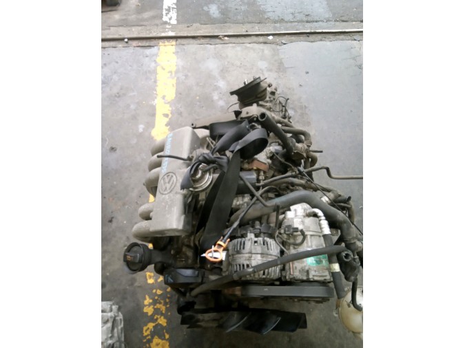 MOTOR CON ACCESORIOS Y CAJA DE CAMBIOS VOLKSWAGEN LT 2005