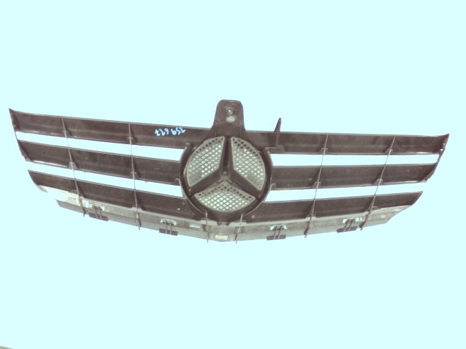 REJILLA DELANTERA MERCEDES A 180 CDI 2010