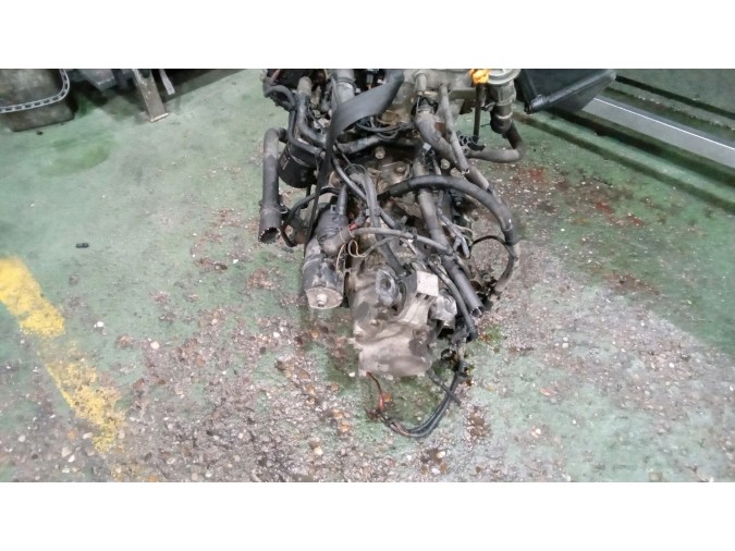 MOTOR CON ACCESORIOS Y CAJA DE CAMBIOS SKODA FELICIA 2000