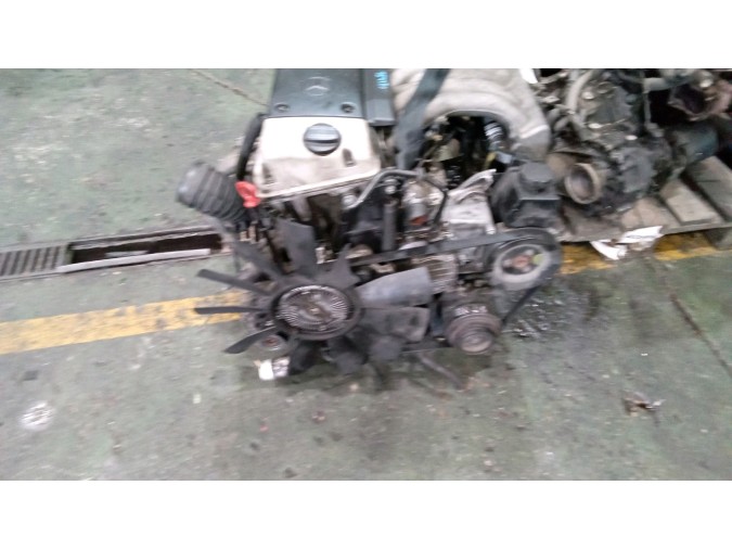 MOTOR CON ACCESORIOS Y CAJA DE CAMBIOS MERCEDES E 300 TURBODIESEL 1998