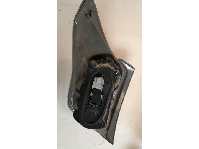 PILOTO TRASERO DERECHO TOYOTA VERSO 2016