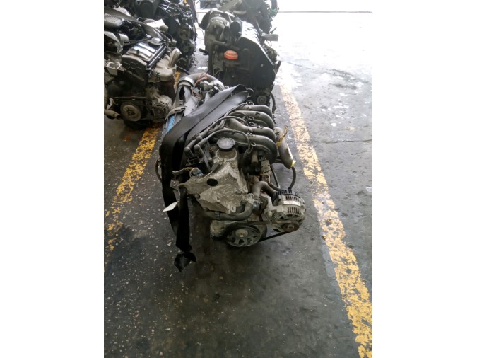 MOTOR CON ACCESORIOS Y CAJA DE CAMBIOS RENAULT TWINGO 2001