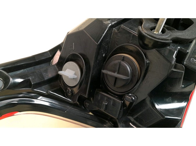 PILOTO TRASERO DERECHO EXTERIOR PEUGEOT 308 2016