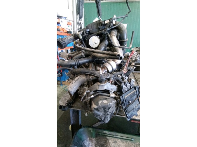MOTOR CON ACCESORIOS SIN CAJA DE CAMBIOS DACIA LOGAN 2010