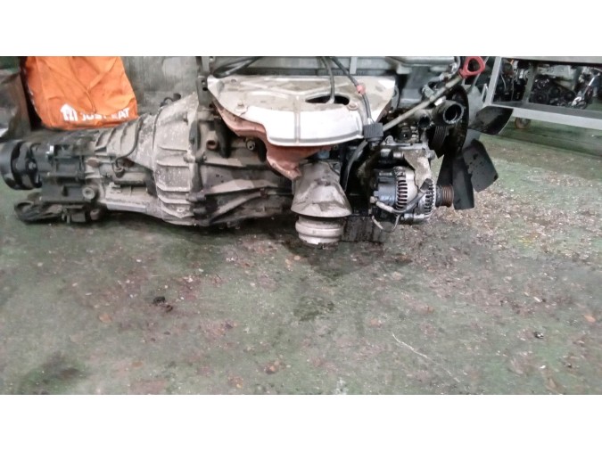 MOTOR CON ACCESORIOS Y CAJA DE CAMBIOS MERCEDES C 180 1994