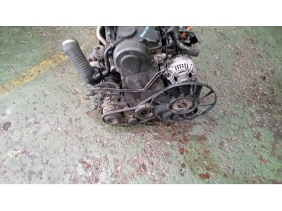 MOTOR CON ACCESORIOS Y CAJA DE CAMBIOS  2000