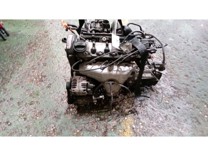 MOTOR CON ACCESORIOS Y CAJA DE CAMBIOS VOLKSWAGEN POLO 2000