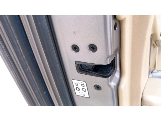 CERRADURA PUERTA TRASERA IZQUIERDA JAGUAR XF 2008