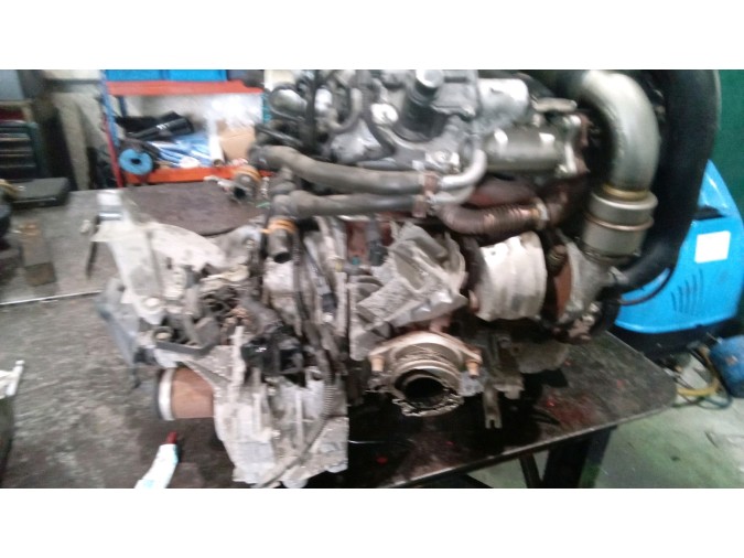 MOTOR CON ACCESORIOS SIN CAJA DE CAMBIOS RENAULT MÉGANE