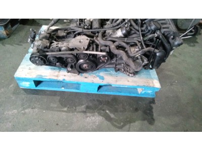 MOTOR CON ACCESORIOS Y CAJA DE CAMBIOS  2002