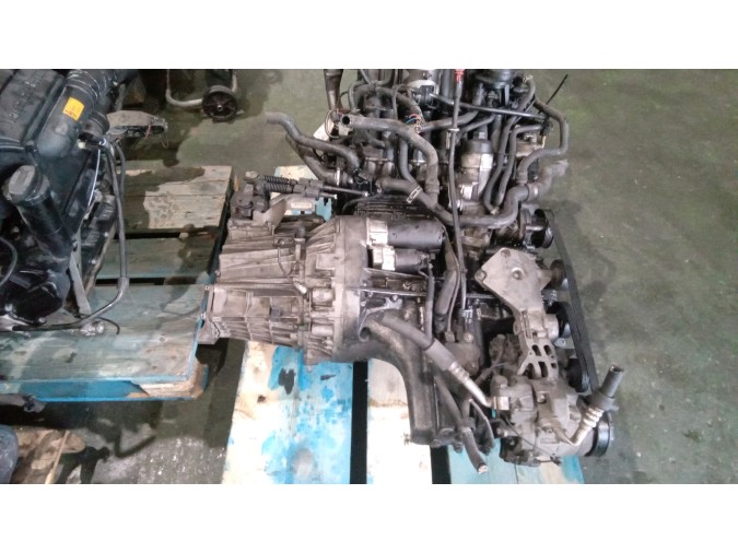 MOTOR CON ACCESORIOS Y CAJA DE CAMBIOS  2002