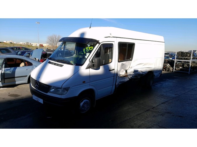 MOTOR CON ACCESORIOS Y CAJA DE CAMBIOS MERCEDES SPRINTER