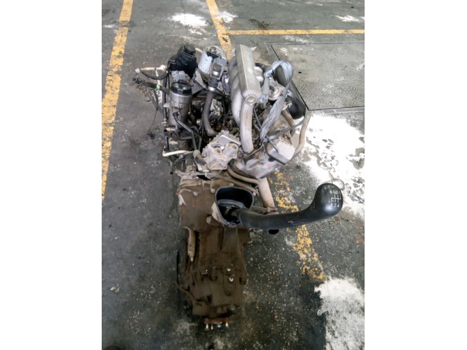 MOTOR CON ACCESORIOS Y CAJA DE CAMBIOS MERCEDES SPRINTER