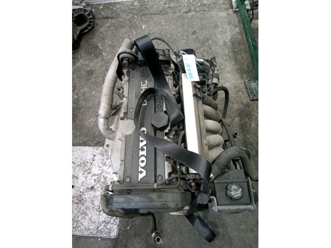 MOTOR CON ACCESORIOS SIN CAJA DE CAMBIOS VOLVO 850 1995