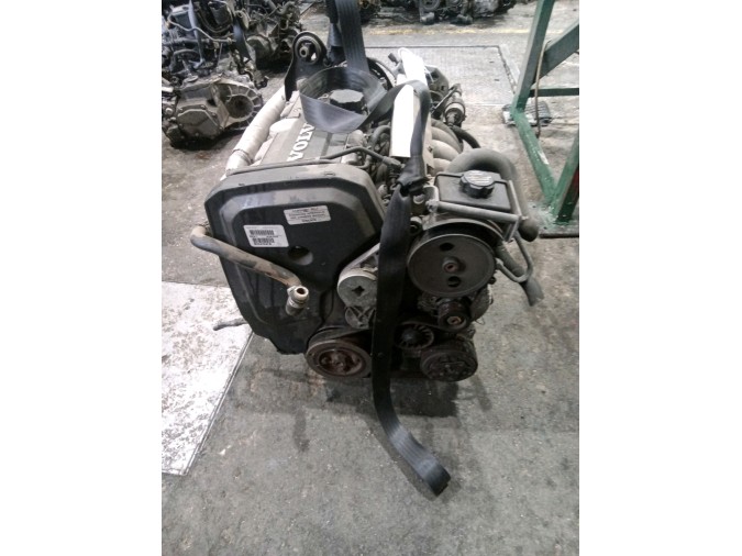 MOTOR CON ACCESORIOS SIN CAJA DE CAMBIOS VOLVO 850 1995