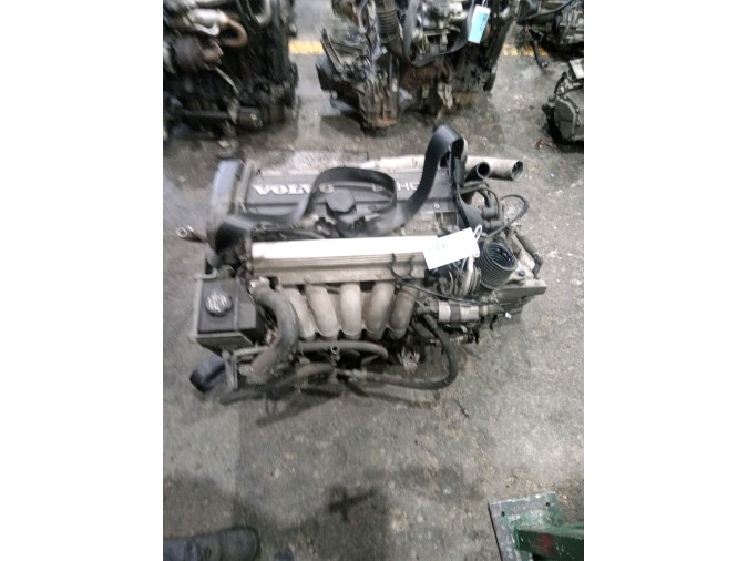 MOTOR CON ACCESORIOS SIN CAJA DE CAMBIOS VOLVO 850 1995
