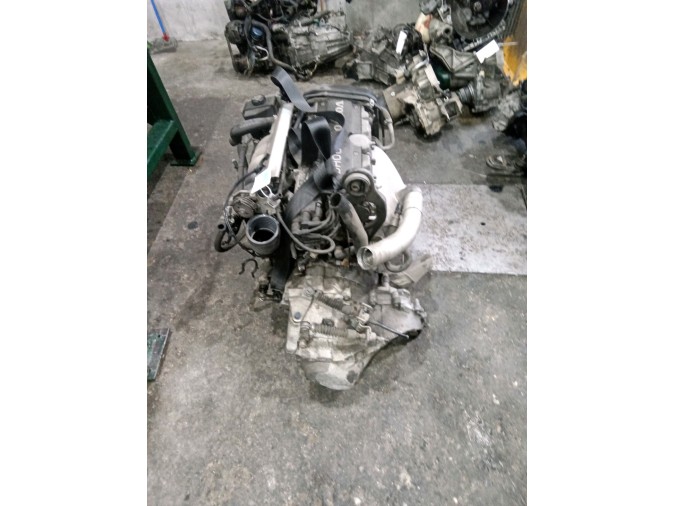 MOTOR CON ACCESORIOS SIN CAJA DE CAMBIOS VOLVO 850 1995