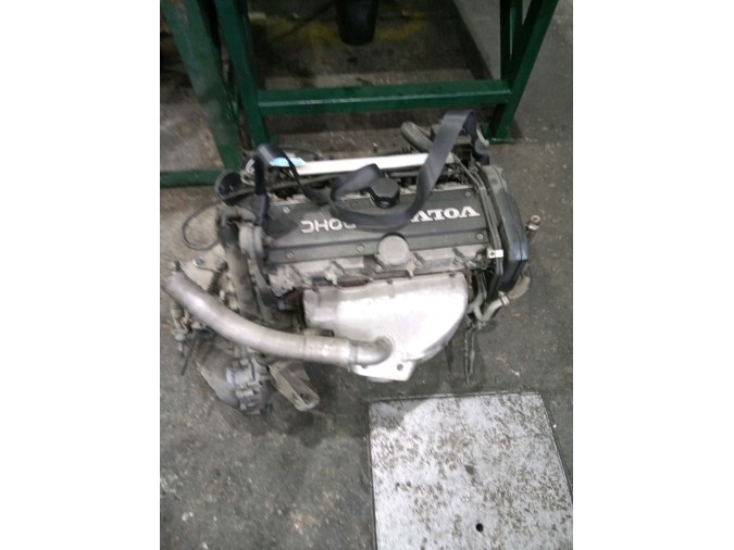 MOTOR CON ACCESORIOS SIN CAJA DE CAMBIOS VOLVO 850 1995