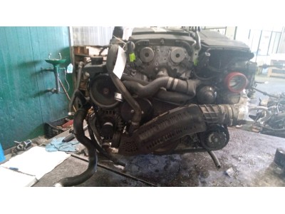 MOTOR CON ACCESORIOS Y CAJA DE CAMBIOS 