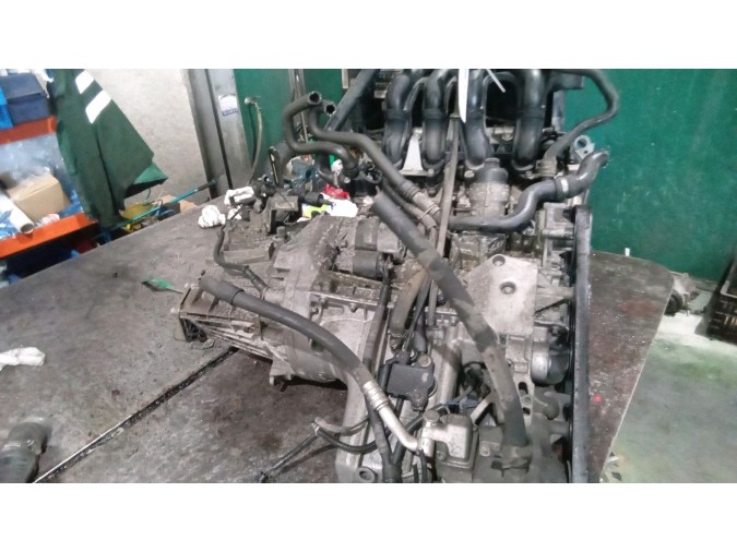 MOTOR CON ACCESORIOS Y CAJA DE CAMBIOS MERCEDES A 140 2001