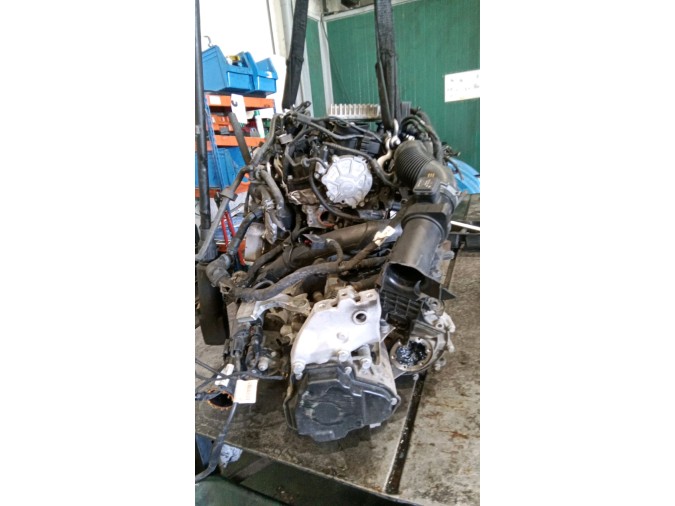 MOTOR CON ACCESORIOS Y CAJA DE CAMBIOS VOLKSWAGEN BEETLE