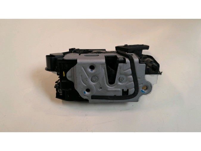 CERRADURA PUERTA DELANTERA DERECHA VOLKSWAGEN BEETLE 2013
