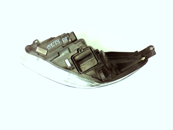 FARO DELANTERO DERECHO FORD FOCUS 2015