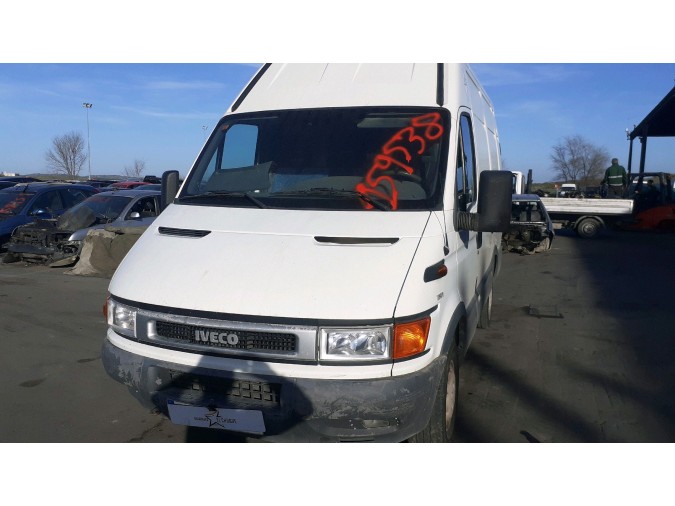 MOTOR CON ACCESORIOS Y CAJA DE CAMBIOS IVECO 35S11 2002