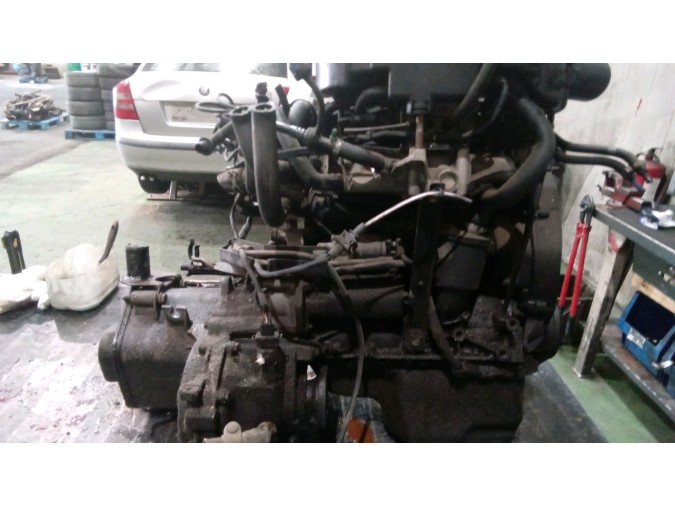MOTOR CON ACCESORIOS Y CAJA DE CAMBIOS VOLKSWAGEN POLO 1995