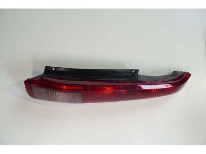 PILOTO TRASERO DERECHO NISSAN X-TRAIL 2003