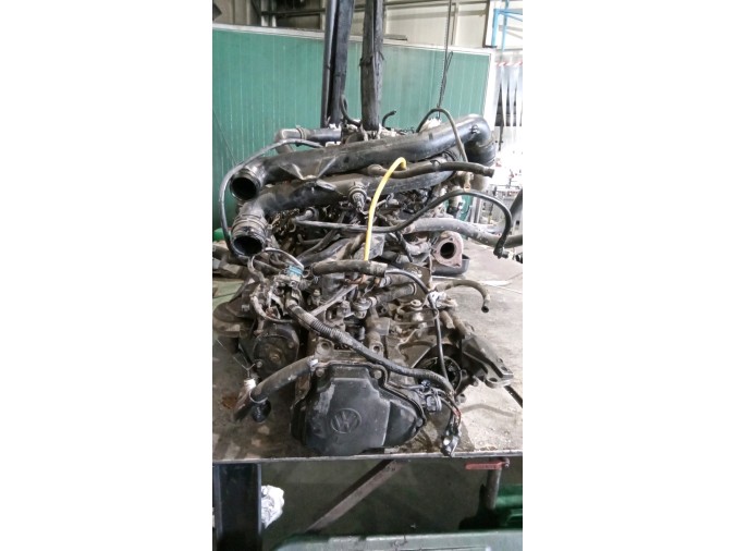 MOTOR CON ACCESORIOS Y CAJA DE CAMBIOS VOLKSWAGEN GOLF 1996