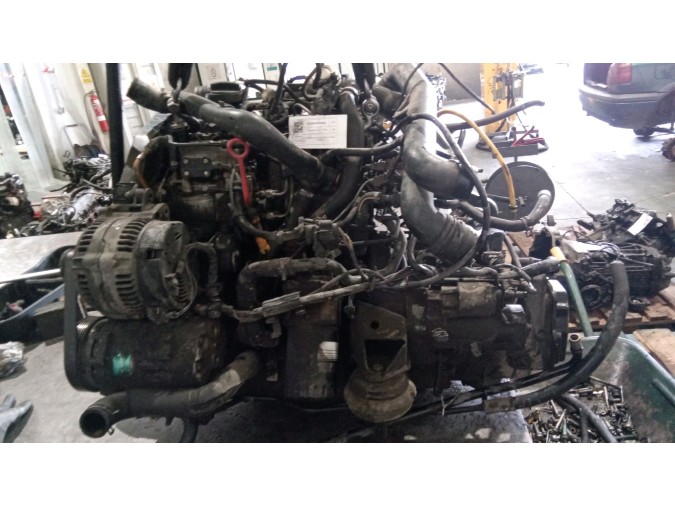 MOTOR CON ACCESORIOS Y CAJA DE CAMBIOS VOLKSWAGEN GOLF 1996