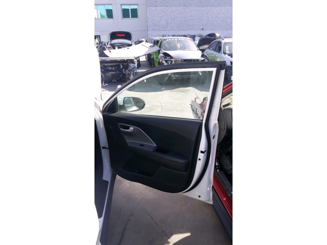 PUERTA DELANTERA DERECHA KIA NIRO 2016