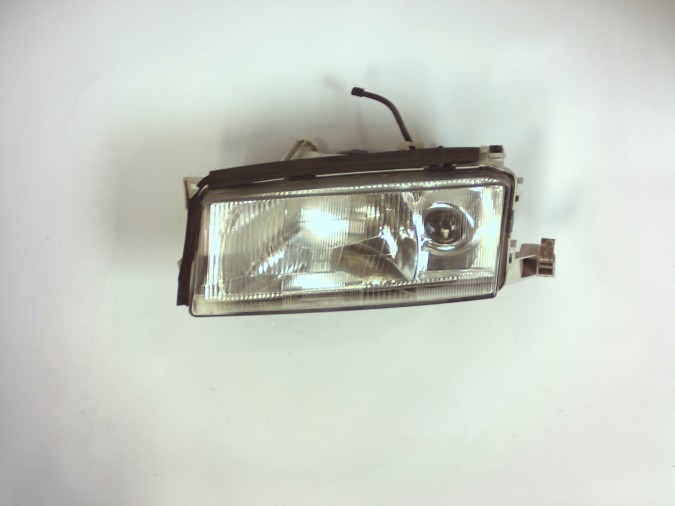 FARO DELANTERO IZQUIERDO SKODA OCTAVIA 2000