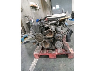 MOTOR CON ACCESORIOS SIN CAJA DE CAMBIOS MERCEDES 260 1987