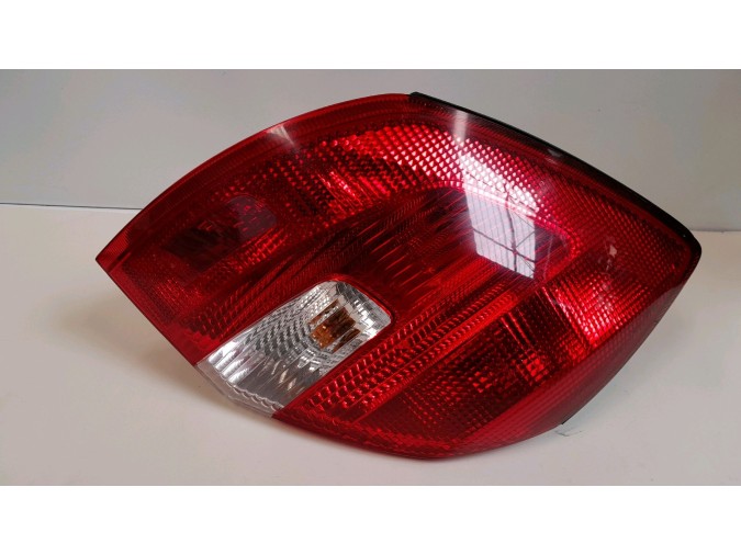 PILOTO TRASERO IZQUIERDO SKODA FABIA 2014