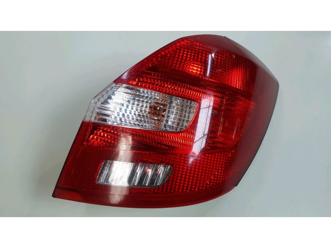 PILOTO TRASERO DERECHO SKODA FABIA 2014